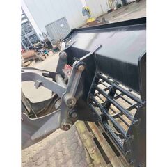  Anbaugeräte Gebrauchte Siebschaufel für Mecalac AS 700 – zu kaufen in Langenfeld 12466531